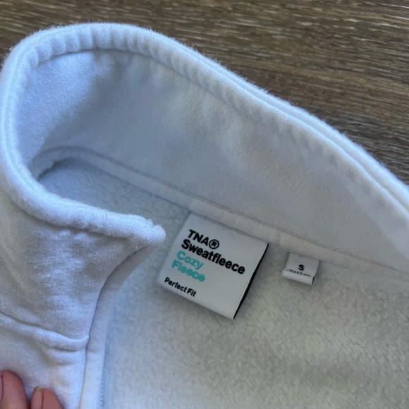 Aritzia cargo sweatpant and cropped sweatshirt - Picture 2 of 3